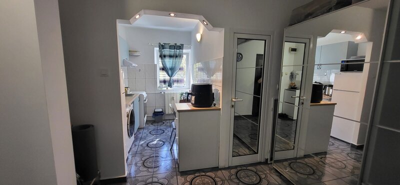 Pomarla, garsoniera luminoasa 5 min. metrou Brancoveanu DB2001